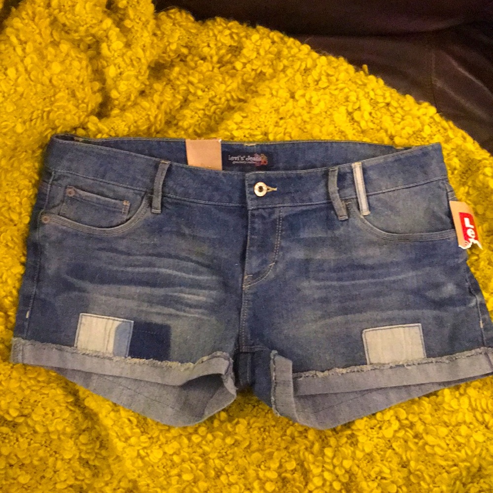 🆕☀️LEVI’S Jean Shorts Distressed Denim Patch 13